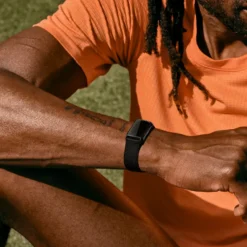 Fitbit Charge 6 Aktivitetsarmbånd