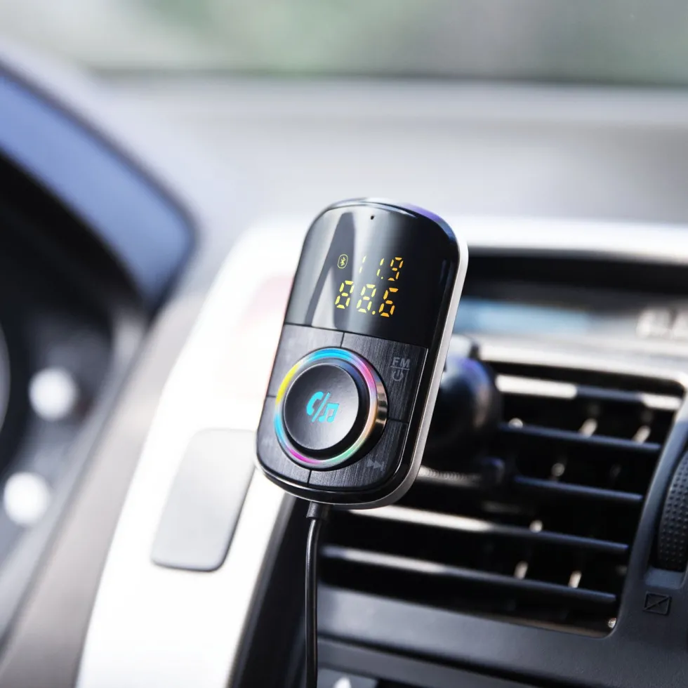 Linocell FM-sender med Bluetooth og hurtiglading