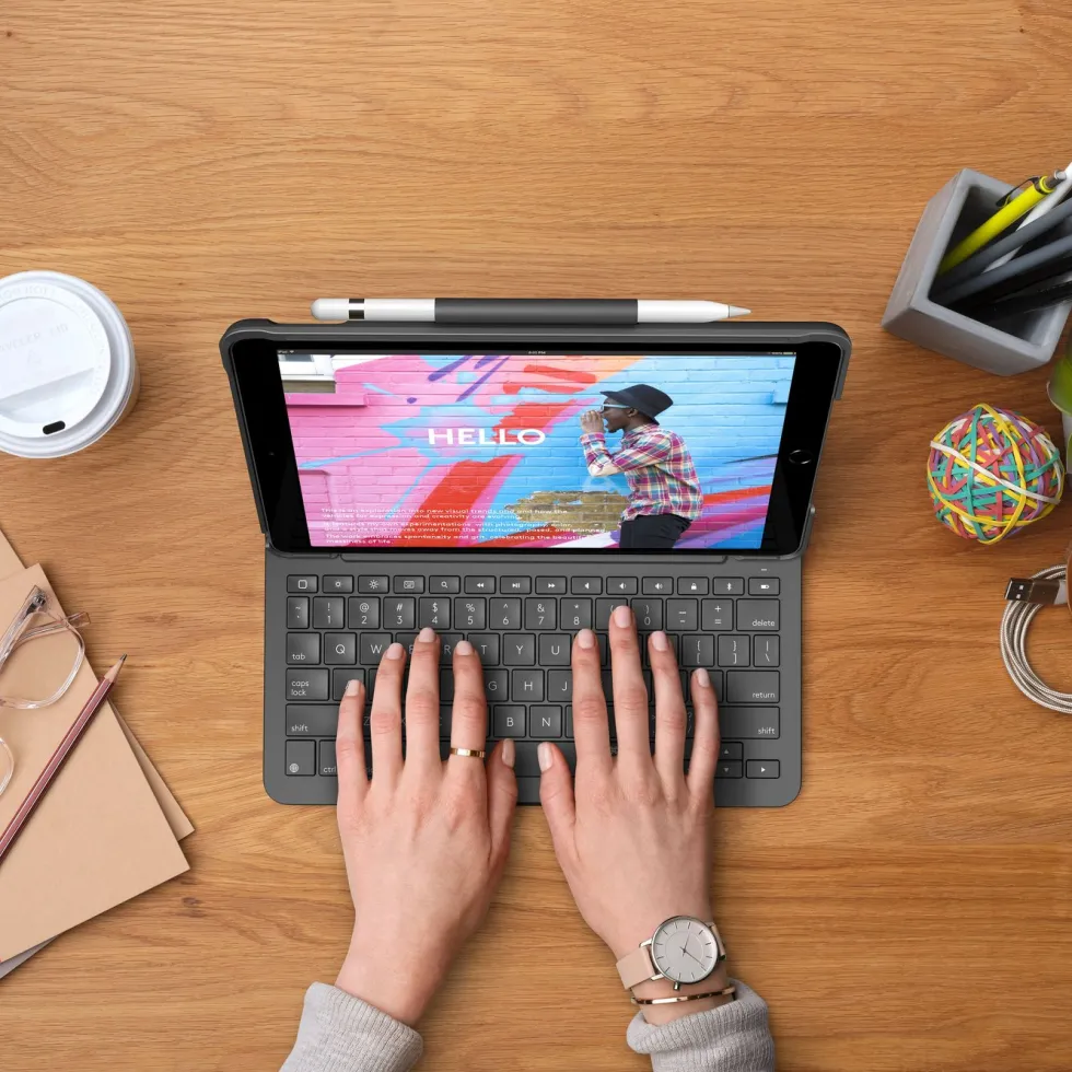 Logitech Slim Folio Tastaturetui for iPad 10,2", Air 3. gen og Pro 10,5"