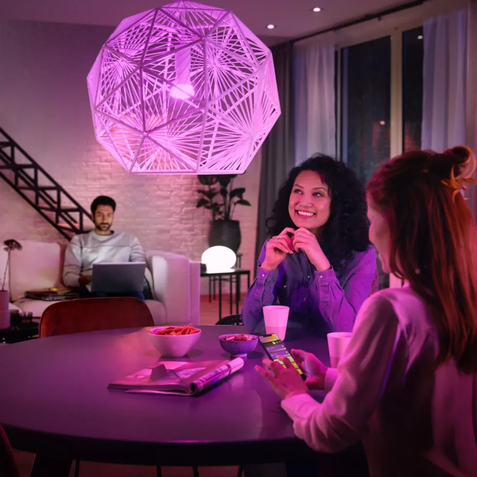 Philips Hue Startpakke: 2x White & Color E27 + Dimmer + Bridge