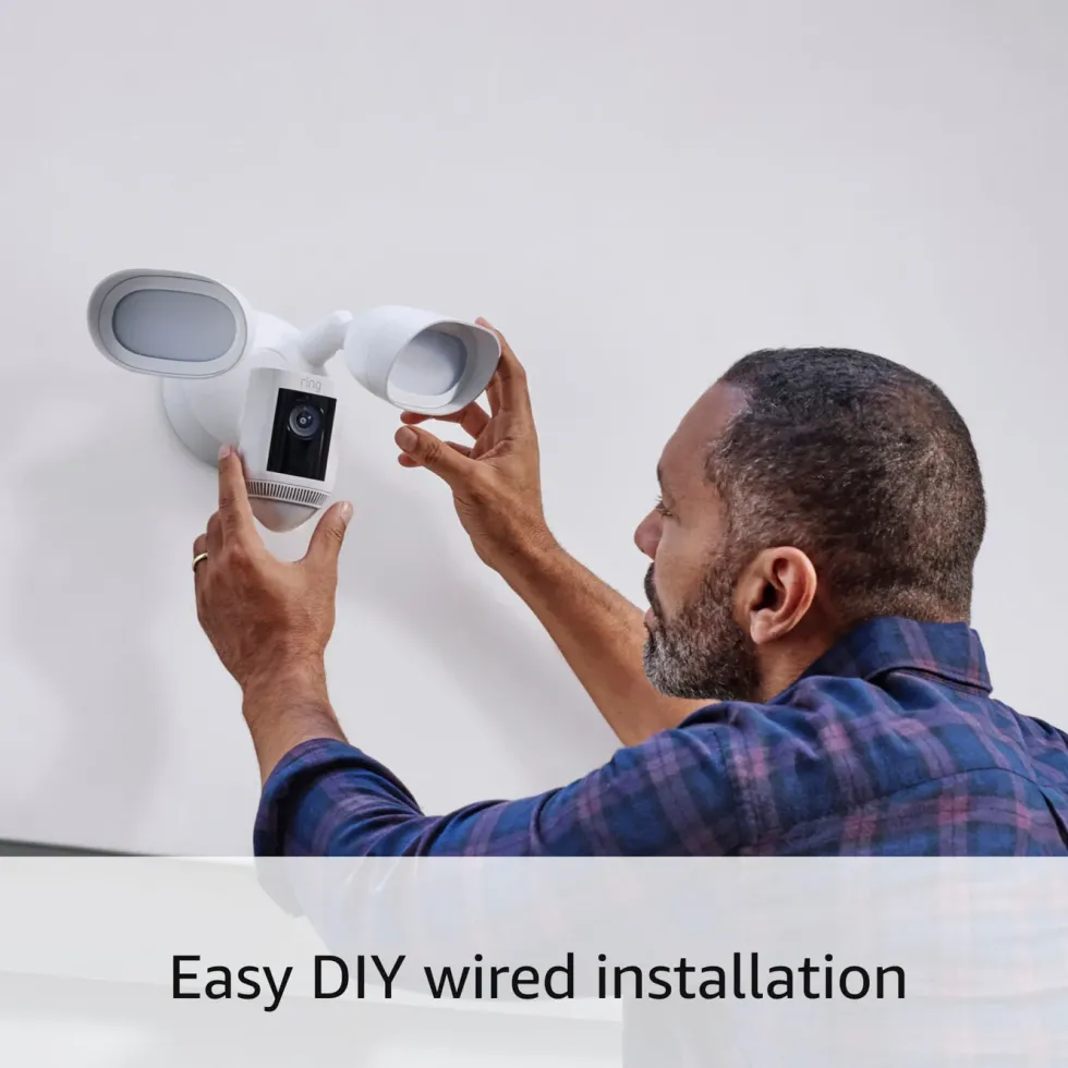 Ring Floodlight Cam Pro Hvit