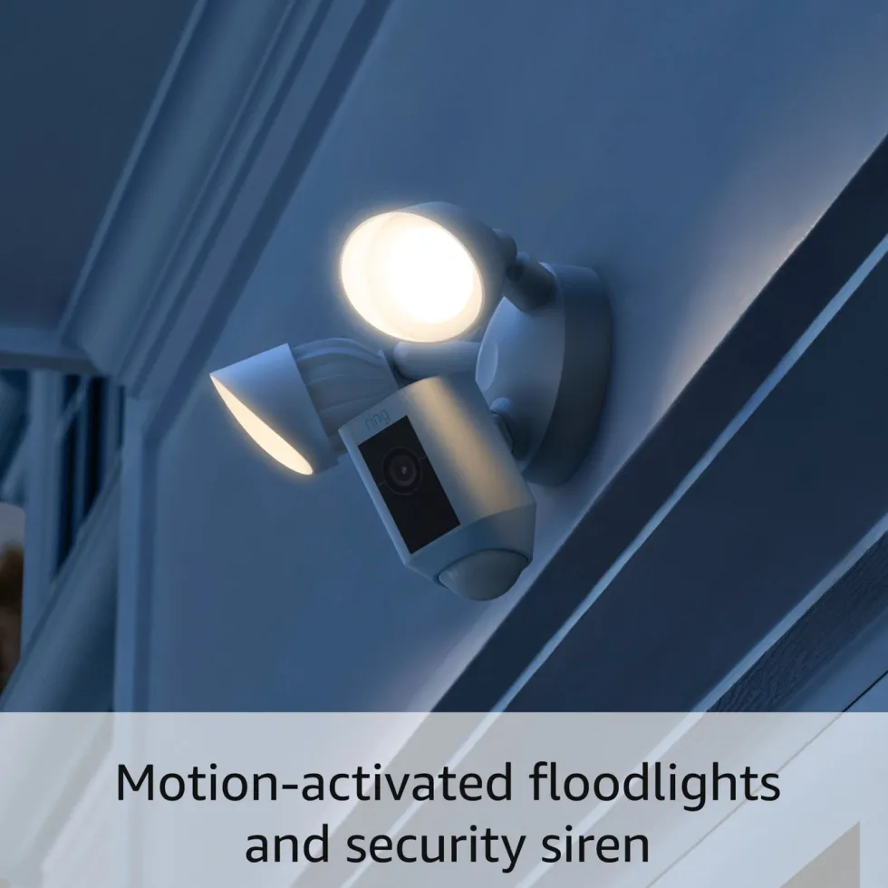 Ring Floodlight Cam Wired Plus Hvit