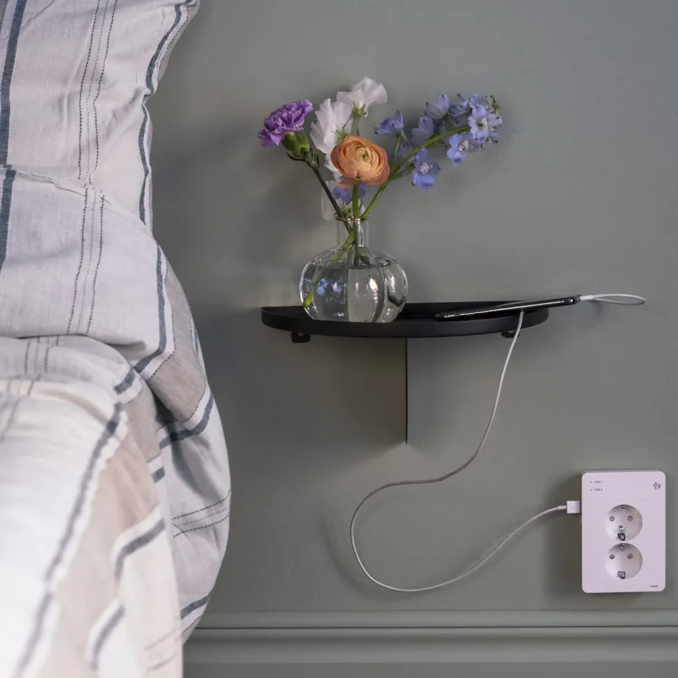 Schneider Electric Exxact Jordet vegguttak med USB-porter Hvit